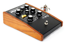 Pedale sintetizzatore Moog