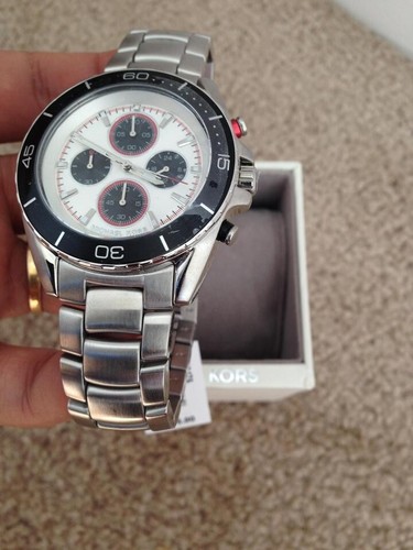 Nuovo orologio - nuovo,