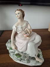 Statua in porcellana: "Ragazza