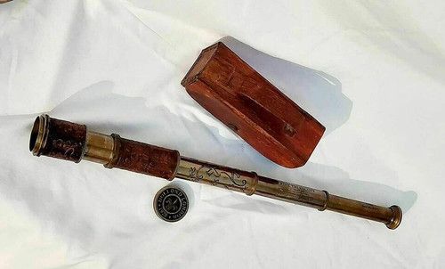 Antico telescopio ottone