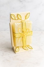 Candela Natalizia Artigianale con Base in Ceramica Decorata – Idea Regalo Elegan