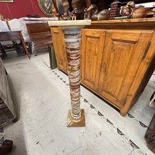 Antica colonna realizzata - , a