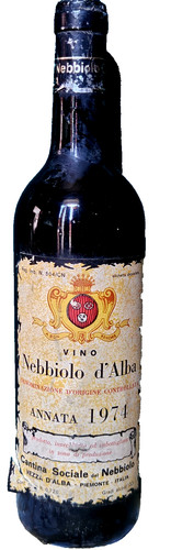 Bottiglia vino nebbiolo alba - vino, d'alba
