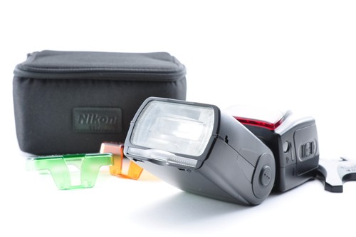 Nikon speedlight 700 - speedlight, near