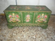 Cassapanca Tirolese dipinta datata 1878   