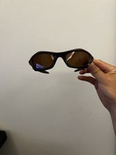 Occhiali da sole Oakley vintage alla moda