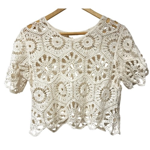 Crop top all'uncinetto