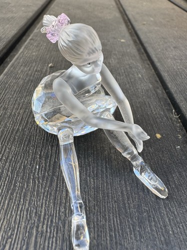 Statuina ballerina giovane