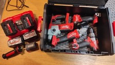 Milwaukee M18 FUEL Kit Attrezzi Completo Di Batterie Caricabatterie Valigia X L