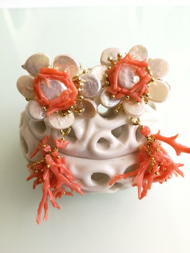 Orecchini con corallo rosa