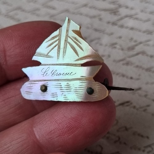 Spilla antica madreperla barca