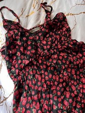 Splendido vestito a fiori perfetto per ogni occasione