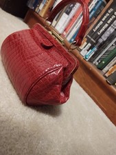 FUN! RED! RED! RED! ALLIGATOR