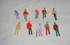 LOTTO DI 10 PERSONAGGI SCALA