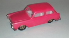 KDN Innocenti austin a40 rosa  copia  Politoys  1/41