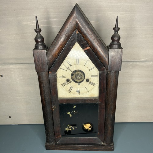 Antico orologio campanile