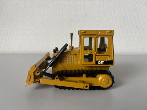 Bulldozer caterpillar d4e - bulldozer,