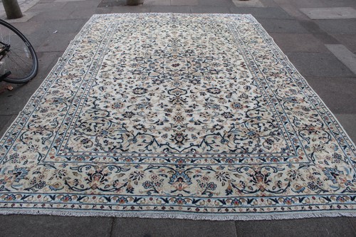 Tappeto vintage indossato