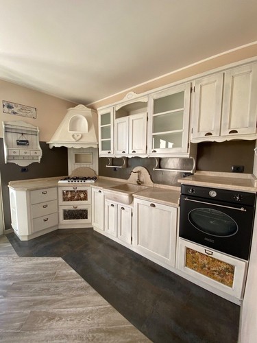Cucina bianca stile