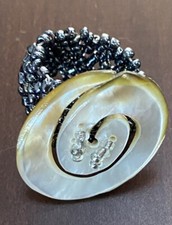 ANELLO CON FASCIA ELASTICA IN PERLINE DIAMETRO CIRCA 2 cm