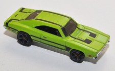Hot Wheels  69 Dodge Charger 500  Night Burnerz 2014 verde chiaro strisce nere