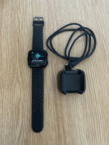 Fitbit versa smartwatch - versa, 2