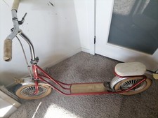 Antico giocattolo scooter