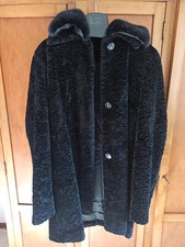 Pelliccia ecologica  Astrakan nera con collo in Visone