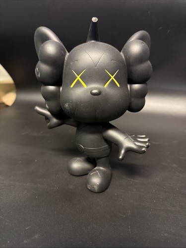 Kaws jpp black yellow inches - kaws,