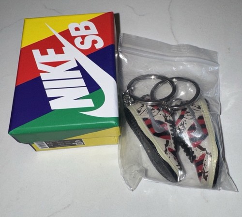 Nuovo mini portachiavi sneaker - nuovo,