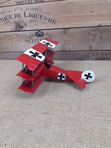 Modellino aereo triplano