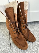 Stivaletti stringati con tacco