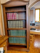 Mobile in legno di noce completo di n. 4 Enciclopedie Treccani come dettaglio