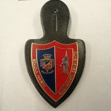 2516 - Distintivo con battipetto "Scuola Allievi Benevento" - attacchi a vite