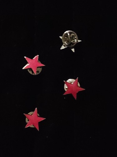 Spilla stella rossa