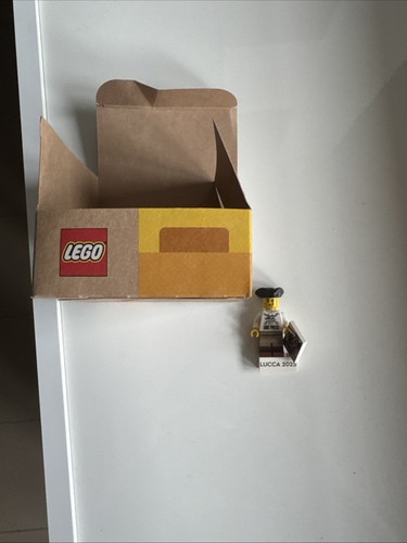 Lego minifigure one piece - one,