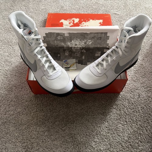 Stranger things nike - nike, field