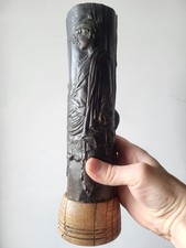 VASO A RILIEVO FIGURATIVO