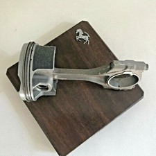 Memorabilia con pistone e cavalino FERRARI  vintage race
