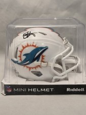 Mini casco firmato Tyreek Hill