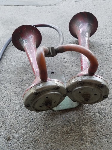 Vintage italian air horns - air,