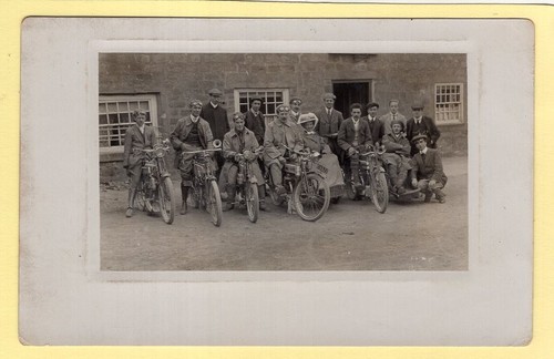 Cinque moto con piloti - , 2