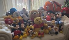 Pupazzi della Disney di grandi medie e piccole dimensioni