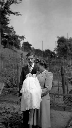 Portrait couple garden - garden, with