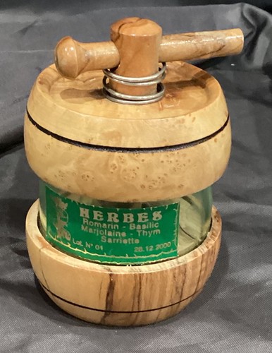 Macina erbe legno - macina, di