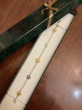 Braccialetto In Oro Bianco Con Fiori Bianchi Piatti E Oro Giallo Pieni E Satinat