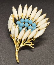 Spilla stile Trifari con fiori