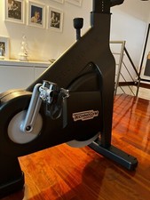 technogym bike in ottime condizioni, colore nero, con display touchscreen