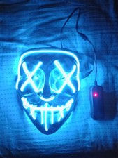 Maschera halloween che si illumina( sia luce continua che intermittenza.)