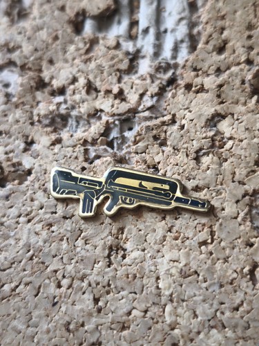 Pin pins famas militari - pin's,